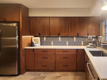 Mid Century Modern medium brown cabinets with mosaic backsplash