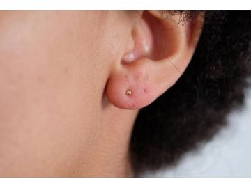 ear lobes piercing