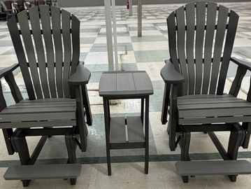 Dimensions: 32″W x 51″H
Seat Width: 22″W
Seat Height: 24″H

Shown With:
Poly: Black and Weathered Wo