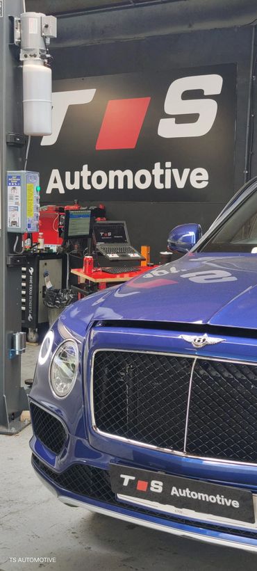Bentley diagnostics and expert servicing for luxury vehicles with top-grade tools in Northampton.