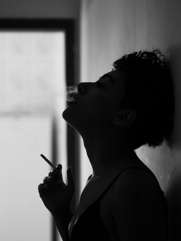 persona adicta al cigarrillo y con deseos de dejar sus adicciones