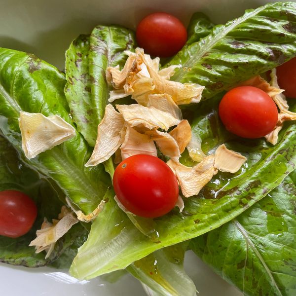Fresh salad with dehydrated onion topping