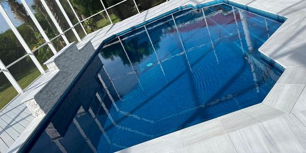 Pool with no water feature, but has a structural feature
