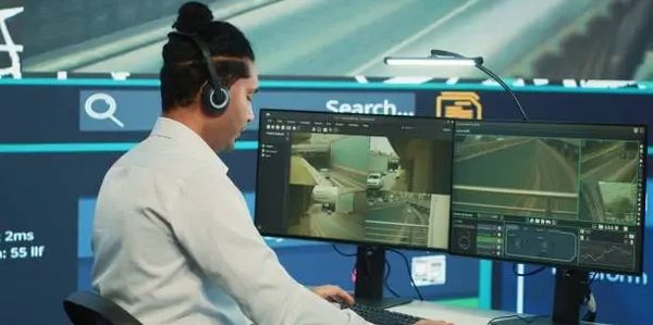 Dispatch tracking vehicles on a computer 