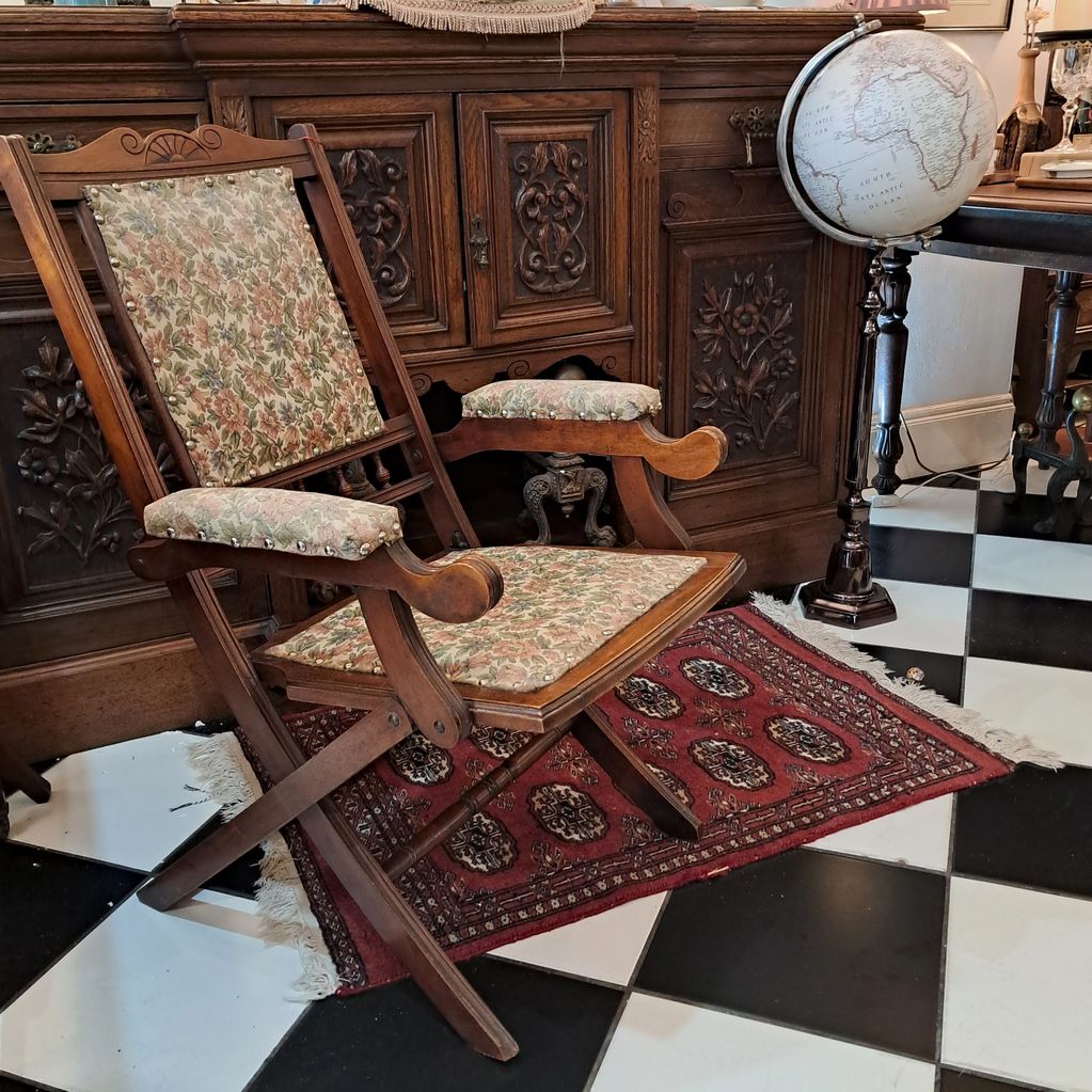 Campaign folding chair.