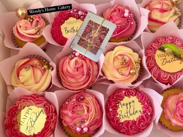 Pink birthday cupcakes 