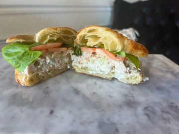 Lincoln Sandwich -hicken, creamy mayonnaise, onions, celery,  served on a croissant