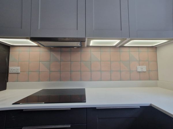 Grey and pink feature kitchen splashback