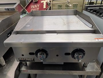 Heavy-duty Patriot Platinum gas griddle with large flat-top surface ideal for high-volume cooking in