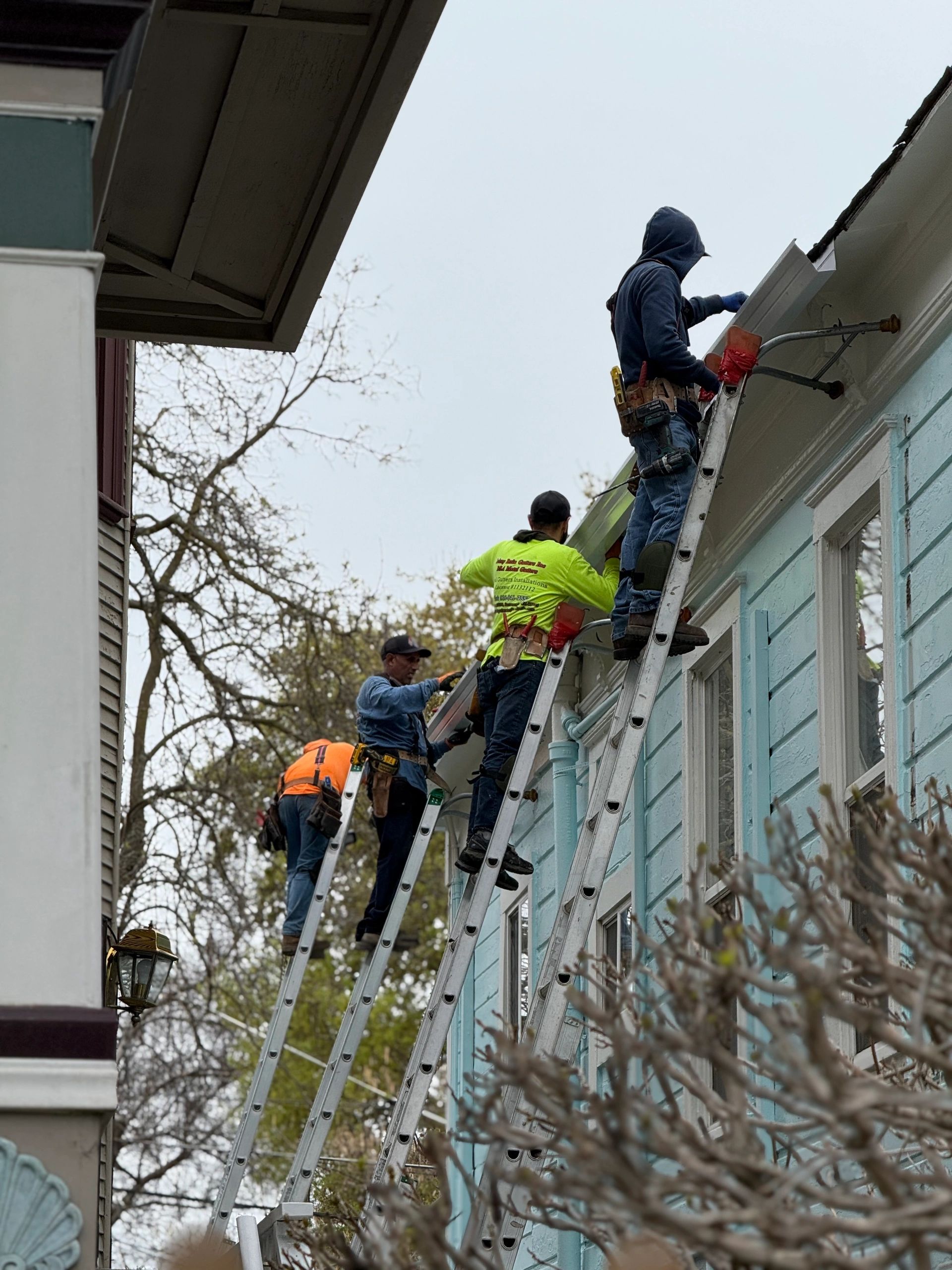 Local crew in Johnson County coordinating a job