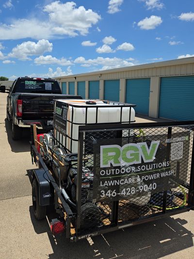 pressure washing and yard cutting service located in weslaco,tx 78596. lanscaping services RGV