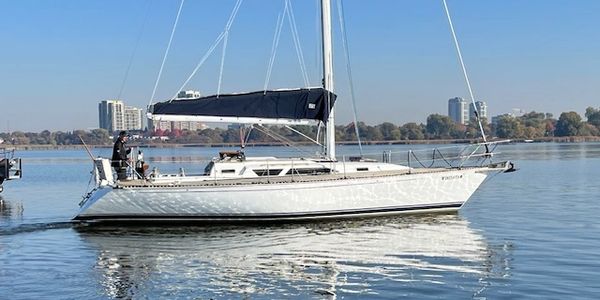 1988 C&C 38mkIII sailboat for sale in Pickering Ontario, under motor. Breezeway Yachts yacht brokers