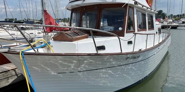 1974 Marine Trader 34 Trawler style Motor Yacht for sale. Breezeway Yachts yacht brokers