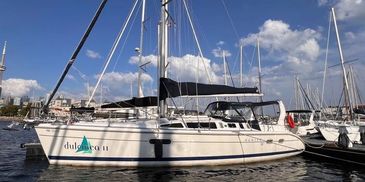 Hunter 410 sailboat at the dock