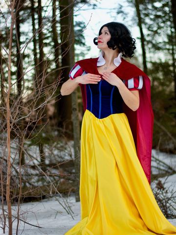 Une princesse au cœur pur, vêtue de couleurs éclatantes
