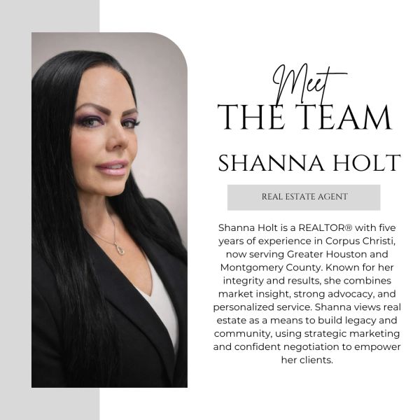 Professional portrait of Shanna Holt, a dedicated real estate agent.