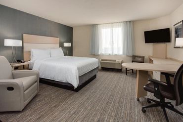 Candlewod Suites Miami International Airport 36th Street offers a great location near the Flight Sch