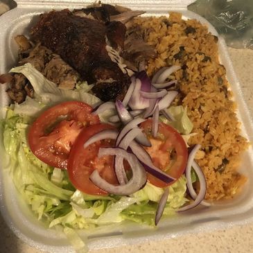 Pernil con arroz y ensalada