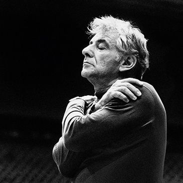 Leonard Bernstein Regente e Compositor. Ator de West Site Story e inovador em reinterpretações de ob