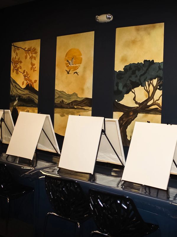 Paint and sip classes near me in Chesterfield MI offering guided painting, drinks, and events.