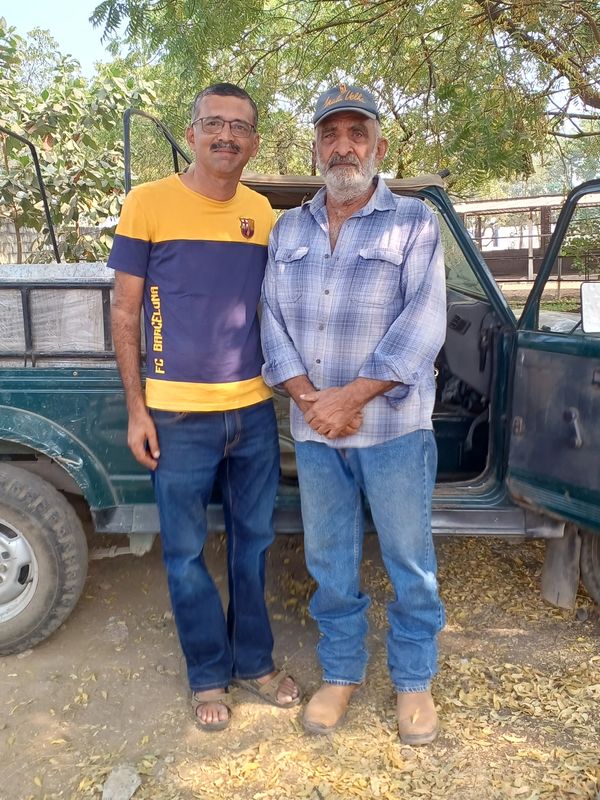 With the Best Gir cow & Jafrabadi buffalo Breeder in the World, Late Shri Pradeepsinhji of Sagwadi.