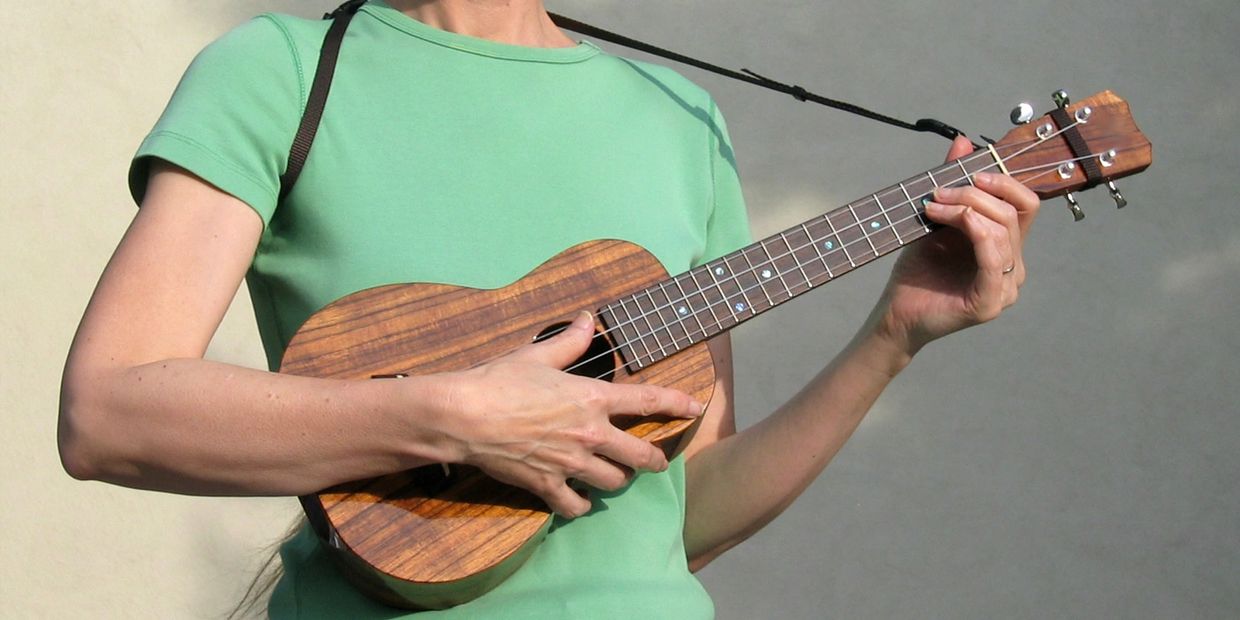 Uke Minutes 5 Article - How To Re-string Your Ukulele - Ukulele Underground