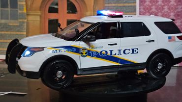 LMPD  1/18 scale with lights and siren