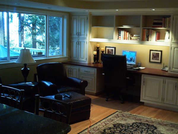 Built-in home office desk and cabinetry