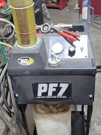 Brake Flush Machine use to flush the modern Braking System