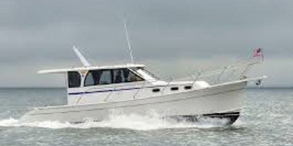 Marlow Mainship 32 Pilot under power