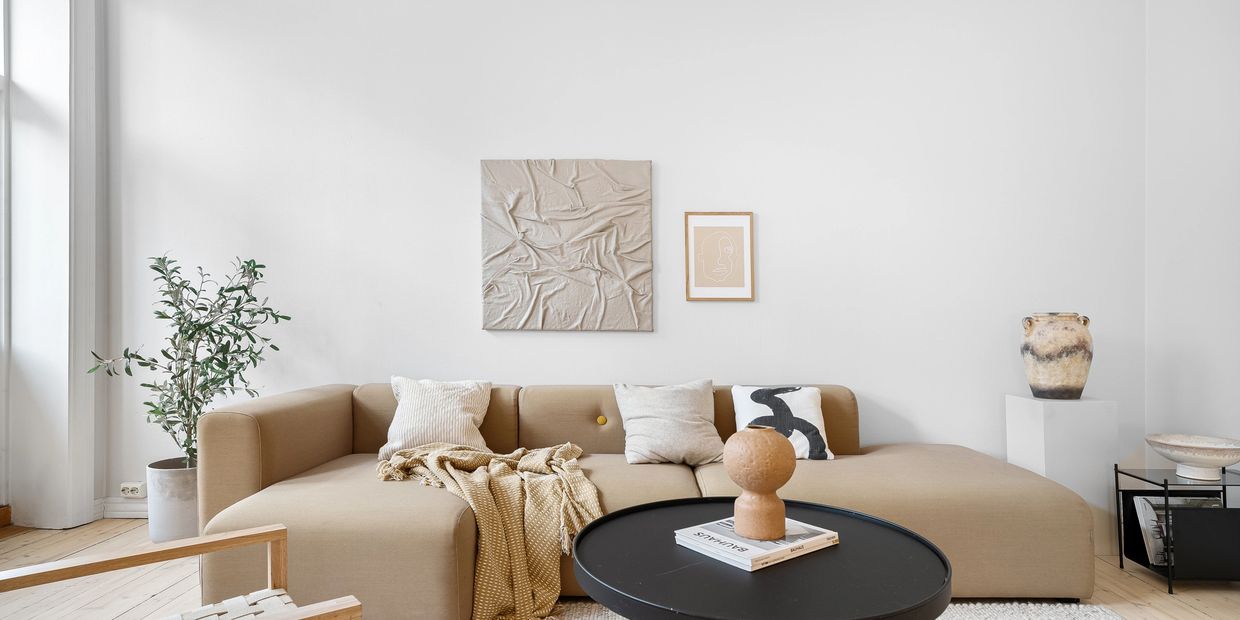 Clean interior living space representing normal home conditions during inspection