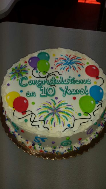 A colorful cake to congratulate on 10 years 
