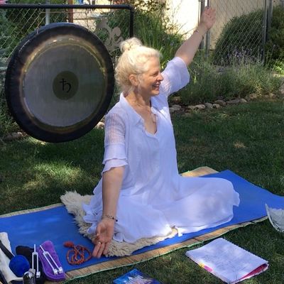 Linda Grace Kingsbury leading Kundalini Yoga