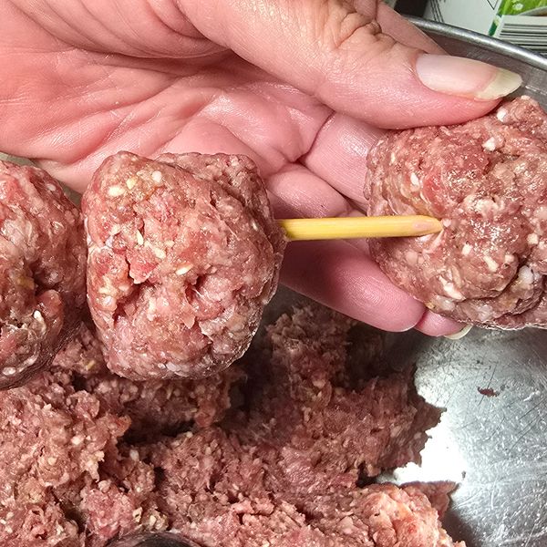 meatballs, grilled meatballs, easy appetizers, tailgating recipes, tailgating parties, holiday appet