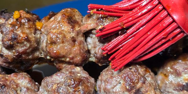 meatballs, grilled meatballs, easy appetizers, tailgating recipes, tailgating parties, holiday appet
