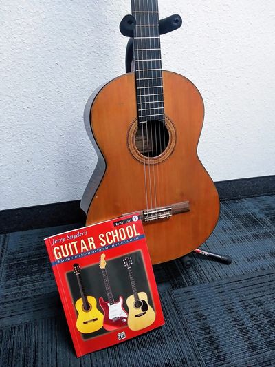 Classical guitar for guitar lessons with Jerry Snyder Guitar School method book