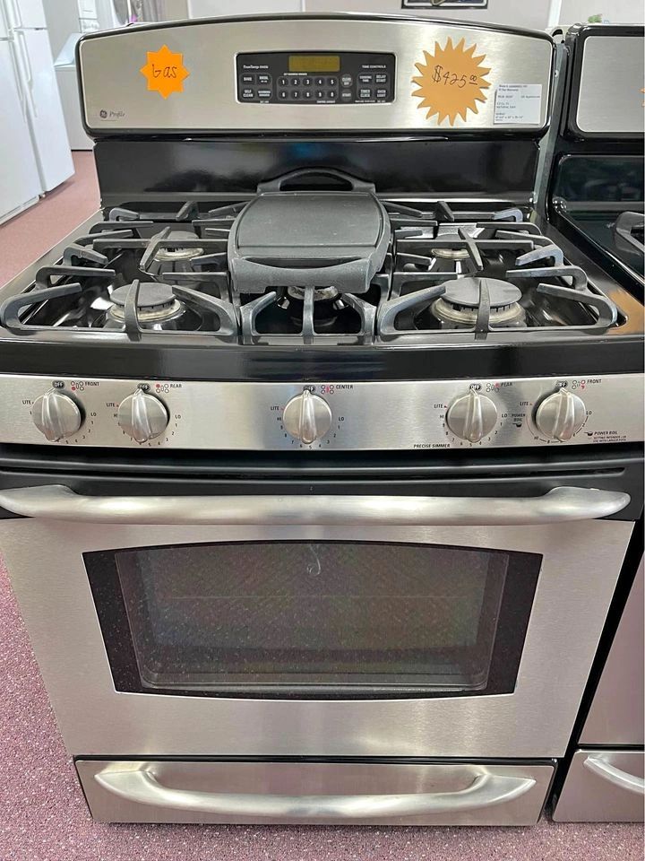 Beautiful GE Profile Self Cleaning Gas Range w/ Warming Drawer