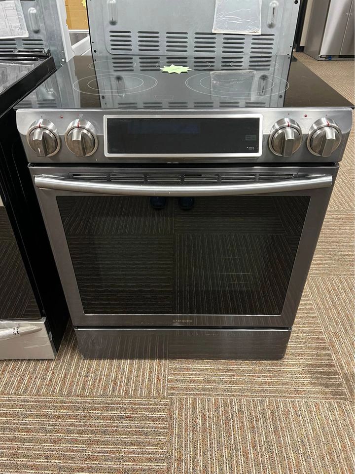 Samsung Slidein Electric Range with Dual Convection in Black Stainless