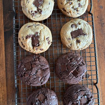 Jumbo size Chocolate Chip and Chocolate Chunk cookies,