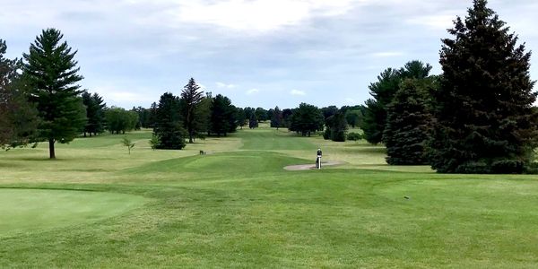 dining with a golf course view