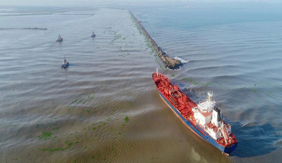 13 de Diciembre de 2019 Puerto de Barranquilla, Colombia: por detección de sedimentos en Bocas de Ceniza se restringió acceso de un buque Otras tres naves que arribarán el fin de semana también tendrían problemas 13 de Diciembre de 2019 Puerto de Barranquilla, Colombia: por detección de sedimentos en Bocas de Ceniza se restringió acceso de un buque Otras tres naves que arribarán el fin de semana también tendrían problemas