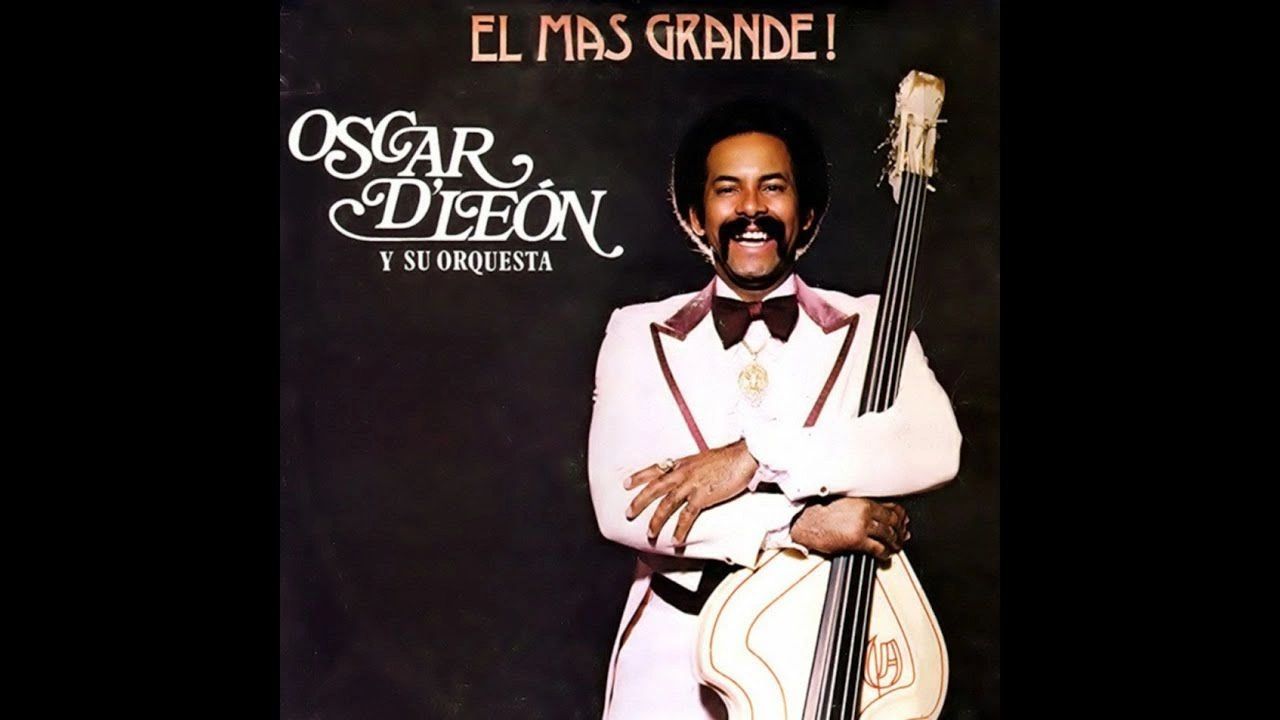 "Aparte de gran sonero, Óscar D'León es también un extraordinario showman. Casi siempre acompañado de su bajo, con el que toca y con el que baila como si se tratara de una pareja,", se dice en su biografía.