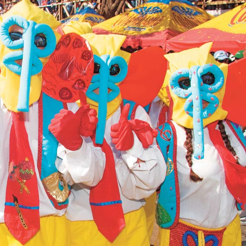 Shakira, tampoco ha rehusado disfrazarse orgullosa de marimonda (Imagen tomada de  https://www.hola.com/viajes/2013020863239/carnaval-barranquilla-colombia/) Shakira, tampoco ha rehusado disfrazarse orgullosa de marimonda (Imagen tomada de  https://www.hola.com/viajes/2013020863239/carnaval-barranquilla-colombia/)