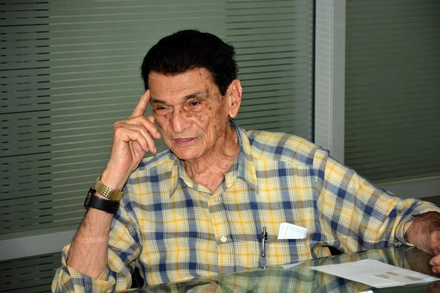 Esta charla con don Roberto Esper fue en el año de 1984, y y la recordé el día en que hizo la Transición, el 24 d febrero de 2017. En ella quedaron plamados su amor por Barranquilla, su pasión por el fútbol y su dedicación al Periodismo Esta charla con don Roberto Esper fue en el año de 1984, y y la recordé el día en que hizo la Transición, el 24 d febrero de 2017. En ella quedaron plamados su amor por Barranquilla, su pasión por el fútbol y su dedicación al Periodismo