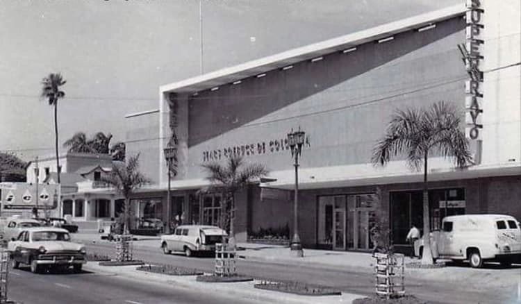 El antiguo Sears, el iris, la Casa Player y desde luego, la plaza de san Nicolás eran los sitios para aduqirir los juguetes navideños en esos años 50