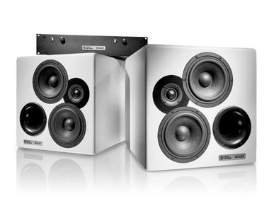 Modern studio technology, AI-assisted creativity, and the precision of AUDIO OPTIMUM.