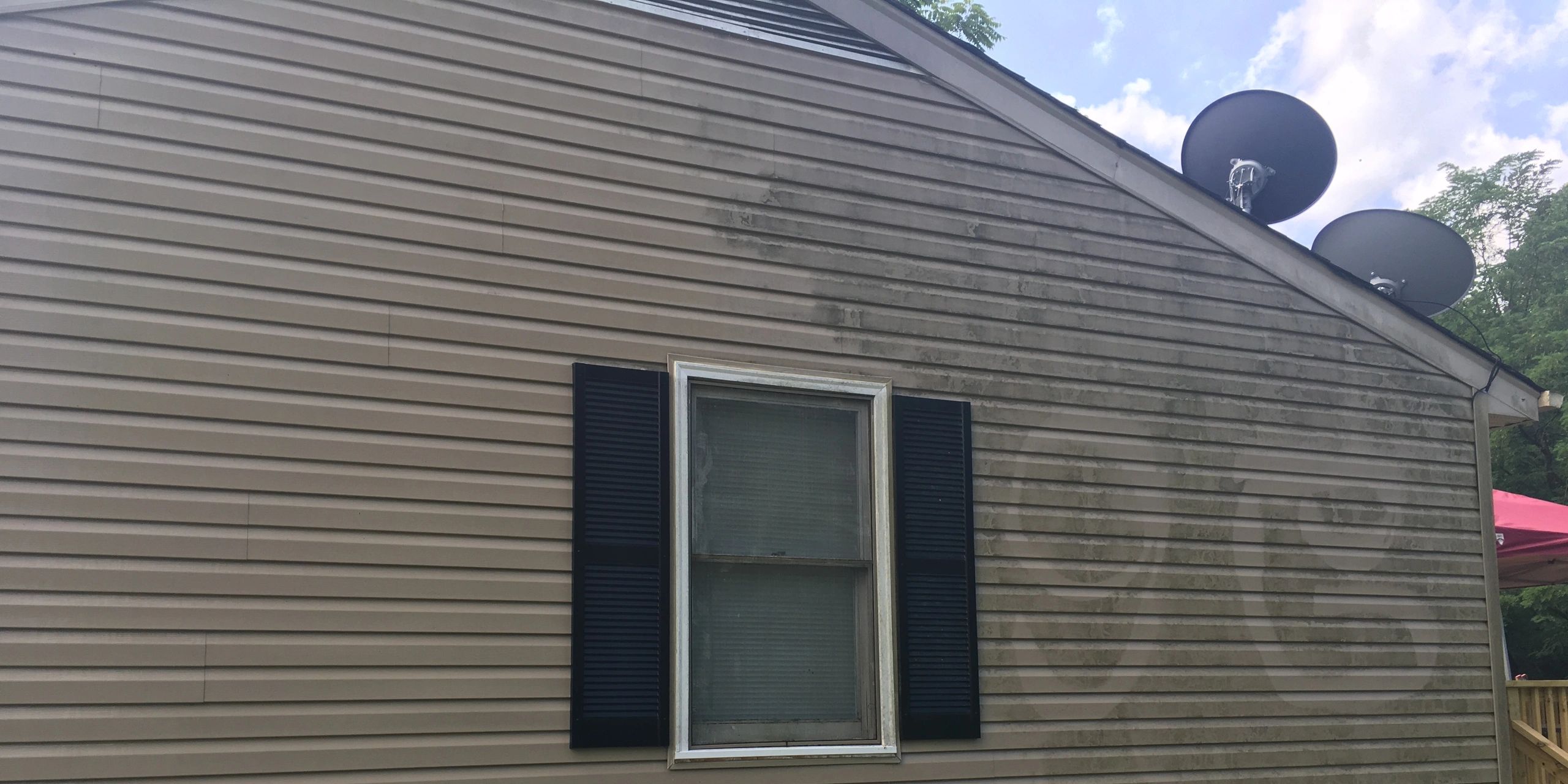 Power washing house siding in Henrico, VA by True Clean of Virginia