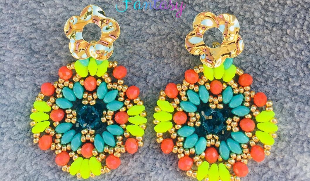 tenemos este modelo de aretes coloridos perfectos para este verano; haz que su belleza resalten en t