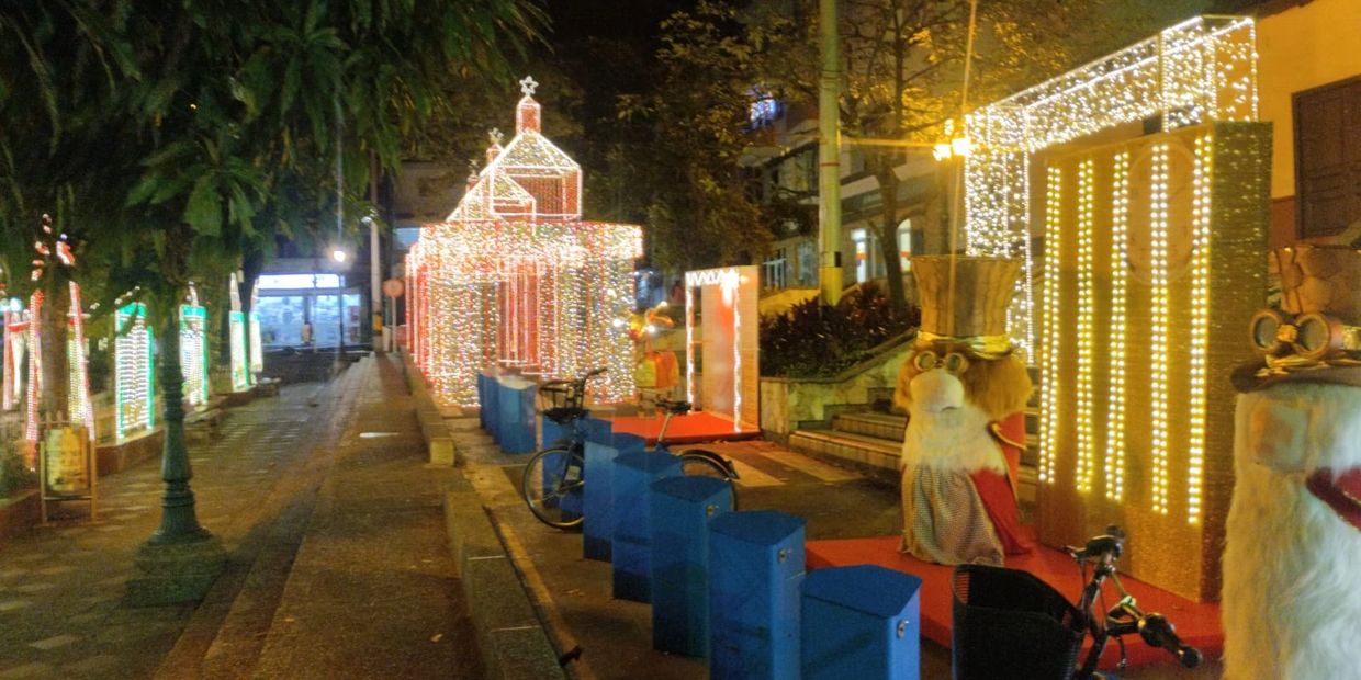 Copacabana enciende su alumbrado navideño