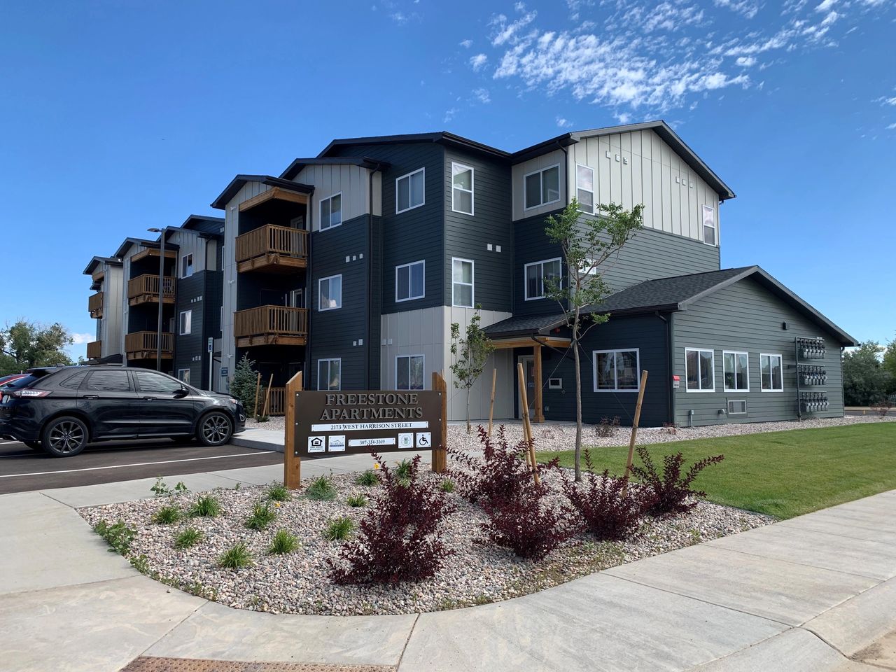 FREESTONE APARTMENTS